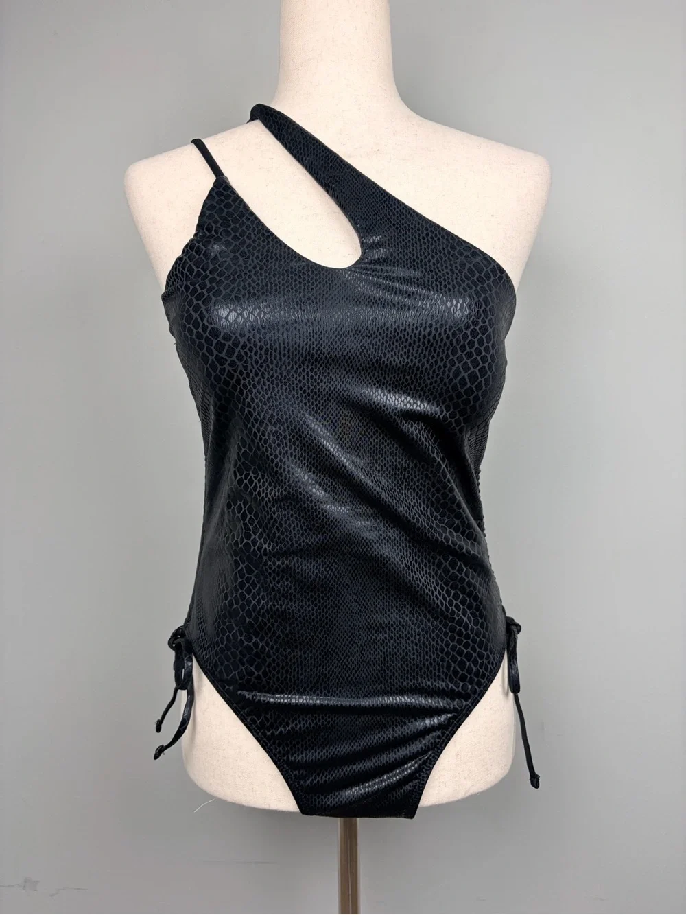 Women’s Black Snake Print One Shoulder One Piece Swimsuit Ruched Size M